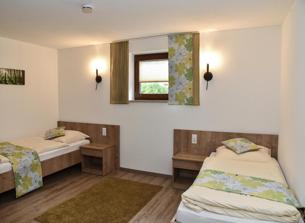 Landhotel Zum Adler Oberbechingen Exterior foto